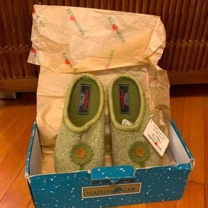 Haflinger boiled will slipper with felt flower, NIB